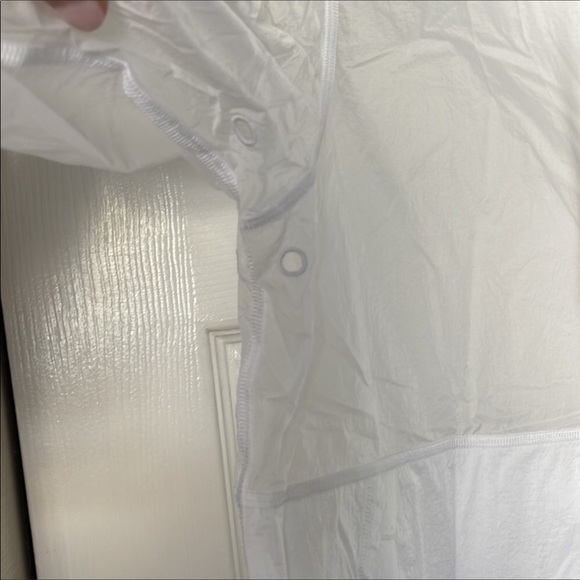 SOLD Lululemon Translu Anorak - Picture 13 of 14